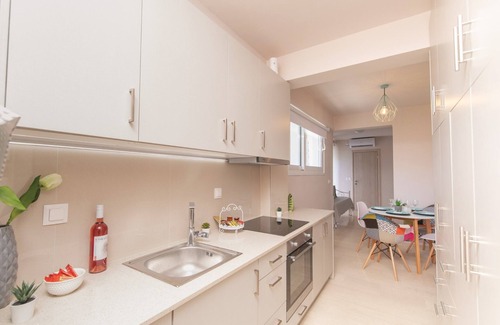 Kalamata Apartment | Apartment 'Mantisses Studio' with Shared Terrace, Wi-Fi and Air Conditioning