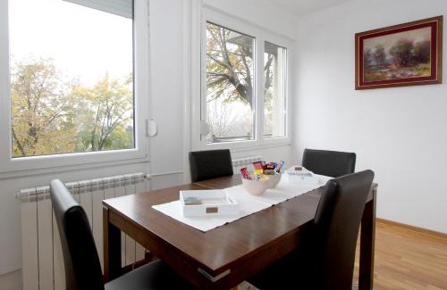 Cukarica Apartment | Apartment Maple