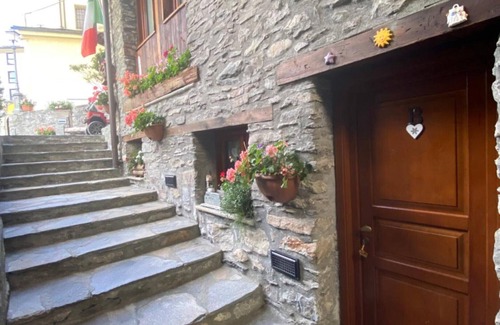 Pre-Saint-Didier Apartment | Apartment 'Maribel' with Shared Terrace and Wi-Fi