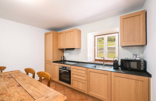 Laives Apartment | Apartment 'Maso Renner Quadrilocale Torre' with Mountain View, Shared Garden and Wi-Fi