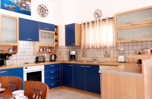 Haraki House | Apartment 'Mediterranean Retreat' with Sea View, Wi-Fi and Air Conditioning