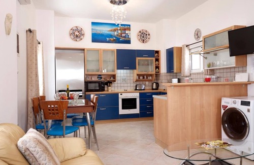 Haraki House | Apartment 'Mediterranean Retreat' with Sea View, Wi-Fi and Air Conditioning
