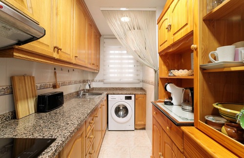 Santa Pola Apartment | Apartment 'Milada En Santa Pola' with Balcony, Wi-Fi and Air Conditioning