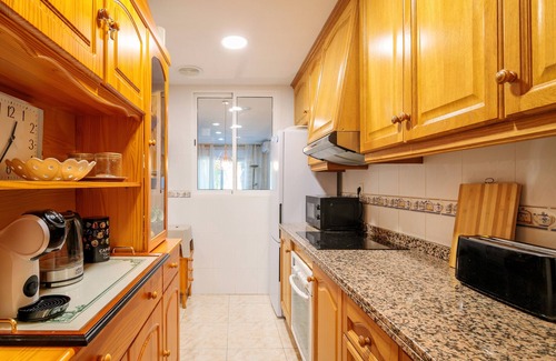 Santa Pola Apartment | Apartment 'Milada En Santa Pola' with Balcony, Wi-Fi and Air Conditioning