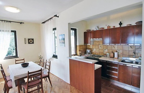 Mali Iz Apartment | Apartment Mirta by Interhome