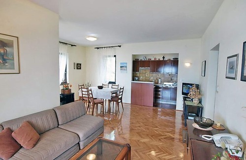Mali Iz Apartment | Apartment Mirta by Interhome