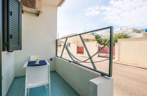 Porto Cesareo Apartment | Apartment 'Monolocale Petraroli Esterno' with Shared Garden, Balcony and Air Conditioning