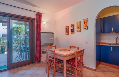 Murta Maria Apartment | Apartment 'Mora' with Shared Pool, Private Terrace and Air Conditioning