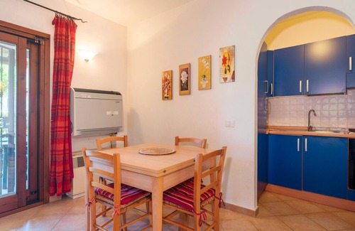 Murta Maria Apartment | Apartment 'Mora' with Shared Pool, Private Terrace and Air Conditioning