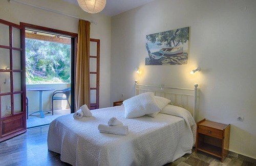 Agios Georgios Pagon Apartment | Apartment Myrto only 300m from the sandy beach in Agios Georgios Pagi
