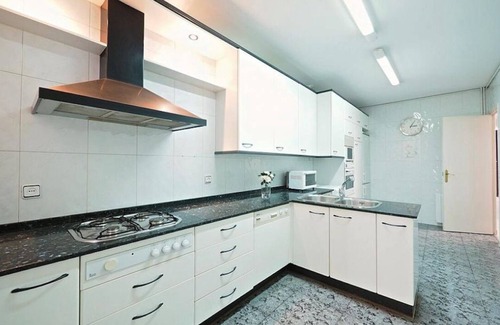 Hostafrancs Apartment | Apartment Near Plaza España ideal for Groups and Families