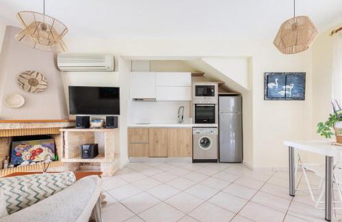 Flogita House | Apartment next to the Sea
