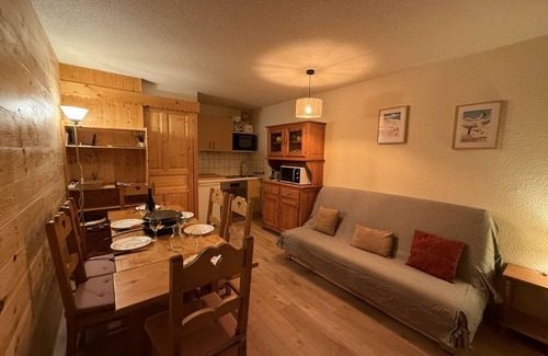 Les Allues Apartment | Apartment of 30m2 with 1 room, 1 bunk bed area and 1 living room with sofa
