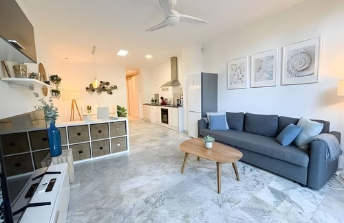 Bahia Dorada Apartment | Apartment 'Ola De Mar' with Shared Pool, Wi-Fi and Air Conditioning