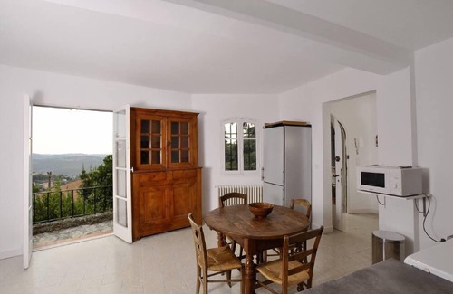 Grasse Apartment | Apartment on the ground floor of villa for two couples or couple with children