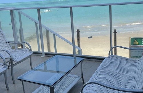 Jardim Oceania Apartment | Apartment on the sand on the beach with private pool