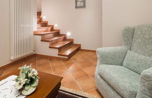 Ponte Buriano Apartment | Apartment on two levels with large garden, swimming pool with whirlpool, Wi-Fi access, air condition