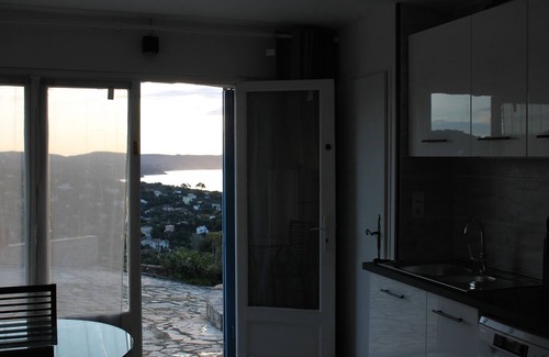 Cavalaire-sur-Mer Villa | Apartment overlooking Cavalaire bay Ideal for recharging your batteries