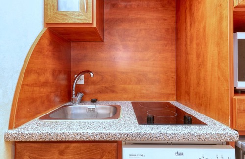 Le Croisic Apartment | Apartment 'Piscine Et Plage 4p 2ét' with Shared Pool and Balcony