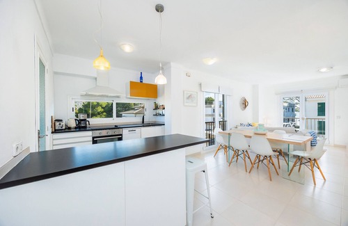 Puerto de Pollensa Apartment | Apartment Planeta Mallorca in Puerto de Pollensa with Sea Views, Wi-Fi, and Air Conditioning