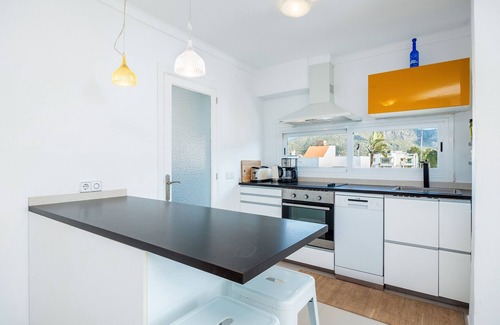 Puerto de Pollensa Apartment | Apartment Planeta Mallorca in Puerto de Pollensa with Sea Views, Wi-Fi, and Air Conditioning