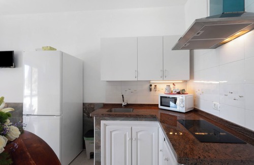 Alojera Apartment | Apartment 'Playa Azul - 3' with Sea View, Wi-Fi and Air Conditioning