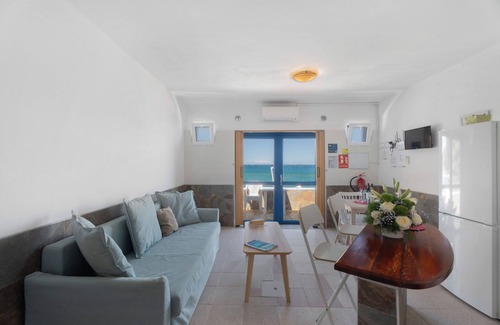 Alojera Apartment | Apartment 'Playa Azul - 2' with Sea View, Wi-Fi and Air Conditioning