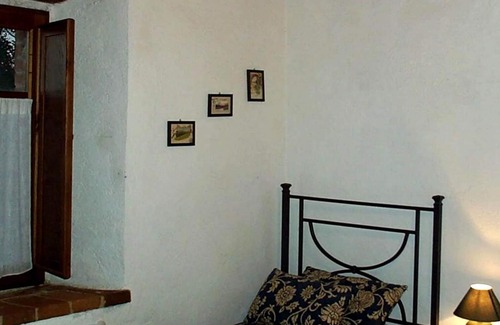 Castell'Azzara Apartment | Apartment 'Podere Le Ghiande, Podere N°2' with Mountain View, Shared Pool and Wi-Fi