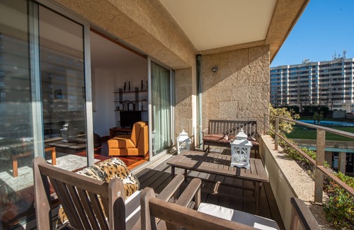 Leixões Condo | Apartment Portas do mar in condominium with swimming pool