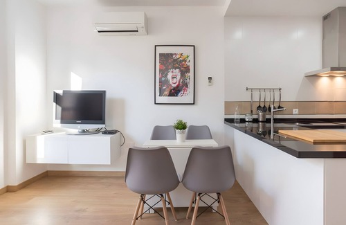 La Trinidad Apartment | Apartment 'Quiet, Bright and Central' with Shared Terrace, Wi-Fi and Air Conditioning