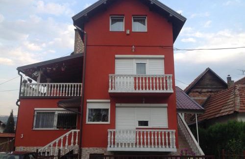 Visoko Apartment | Apartment Red House