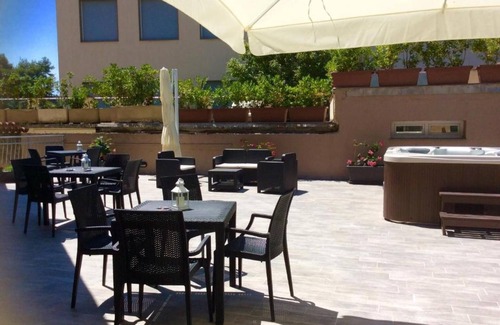 Moneglia Apartment | Apartment 'Residence Paradiso Monolocale 306' with Balcony, Wi-Fi and Air Conditioning
