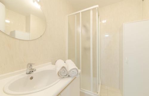 Bredene Apartment | Apartment Residentie Cannes 208 by Interhome