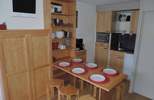 Val-Thorens Apartment | APARTMENT RESORT-CENTRE-PIEDS DES PISTES - RES. LA ROCHE BLANCHE SLEEPS 5
