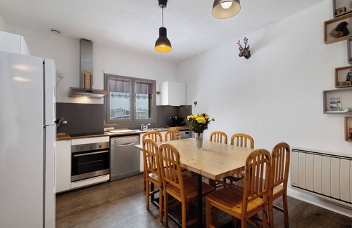 Les Angles Apartment | Apartment 'Roussillon' with Mountain View, Private Terrace and Wi-Fi