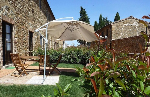 Casalappi Apartment | Apartment Stay in Campiglia Town