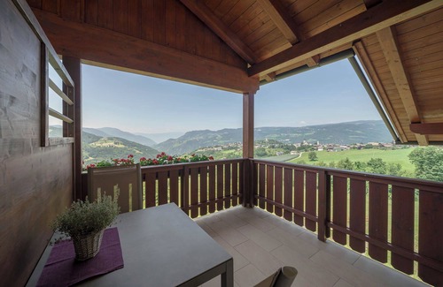 Fie allo Sciliar Apartment | Apartment 'Salbei' with Mountain View, Private Terrace and Wi-Fi