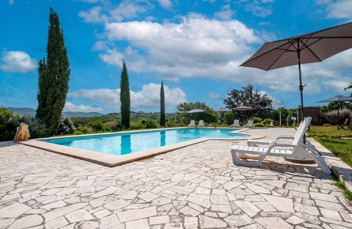 Manciano Apartment | Apartment 'Salvia' with Shared Pool, Wi-Fi and Air Conditioning