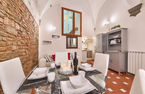 Oltrarno Apartment | Apartment Santo Spirito Frescos by Mmega