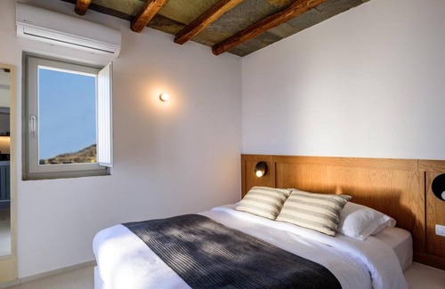 Ano Meria House | Apartment 'Seascape Suite 4' with Sea View, Wi-Fi and Air Conditioning