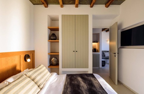 Ano Meria House | Apartment 'Seascape Suite 4' with Sea View, Wi-Fi and Air Conditioning