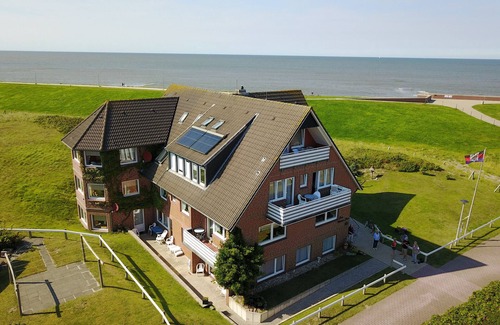 Baltrum Apartment | Apartment 'Sonnenuntergang' with Sea View, Private Terrace and Wi-Fi