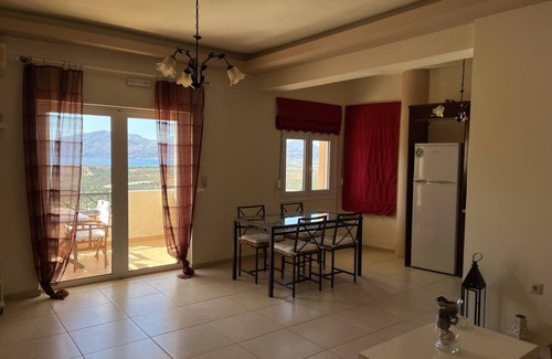Kamilari Apartment | Apartment 'Spitiko' with Sea View, Shared Terrace and Wi-Fi
