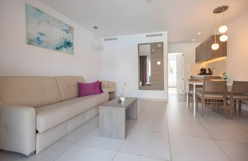 Cala Agulla Apartment | Apartment 'Standard 11' with Shared Pool, Wi-Fi and Air Conditioning