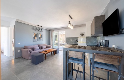 Molos Apartment | Apartment 'Starry Sky Luxury 6' with Shared Terrace, Wi-Fi and Air Conditioning