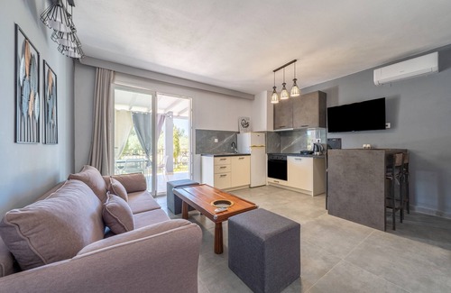 Molos Apartment | Apartment 'Starry Sky Luxury 6' with Shared Terrace, Wi-Fi and Air Conditioning