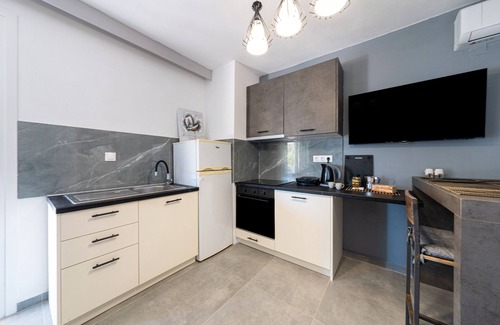Molos Apartment | Apartment 'Starry Sky Luxury 6' with Shared Terrace, Wi-Fi and Air Conditioning