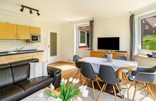 Baltrum Apartment | Apartment 'Strandhus Uiterst-hörn Steuerbord' with Shared Garden & Wi-Fi