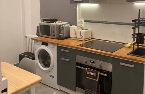 Vanves Apartment | Apartment 'Studio Paris 1km Parc Des Expos' with Shared Garden and Wi-Fi