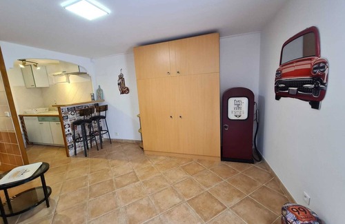 Carnoules Apartment | Apartment 'Studio Vintage' with Mountain View, Shared Pool and Wi-Fi